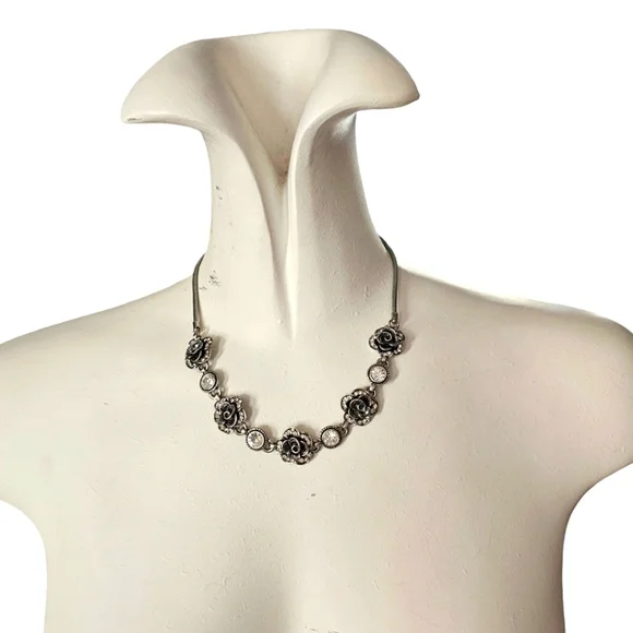 Pretty Floral Statement necklace - Picture 4 of 6